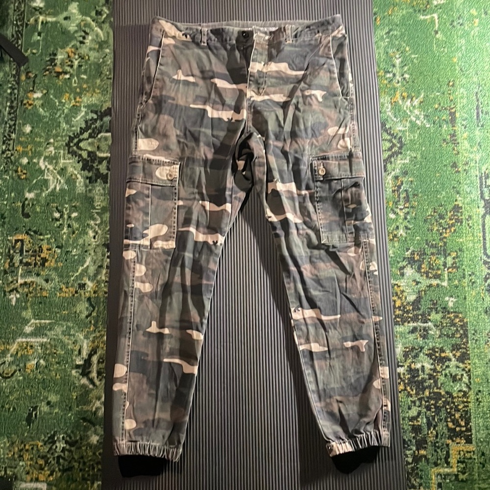 Empyre Camouflage Cargo Joggers 34/32